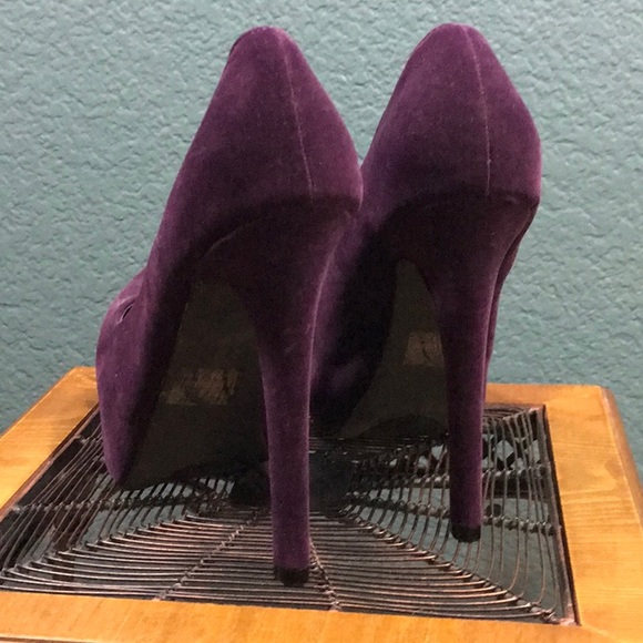 Qupid Heels Almond Toe Platform Classic Pumps - Picture 4 of 7